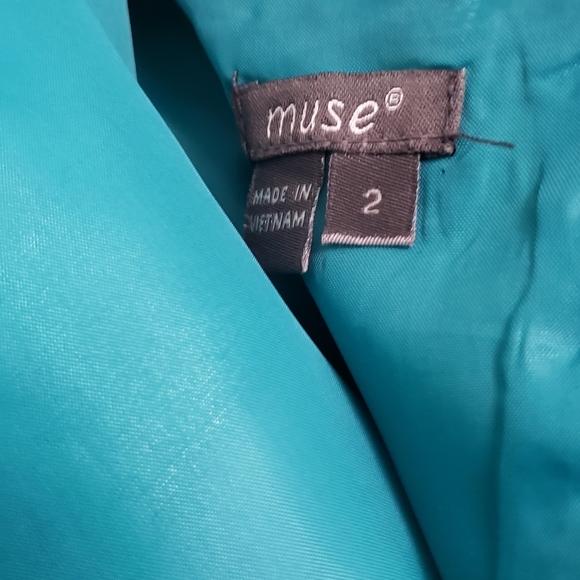 Dress - Picture 3 of 3